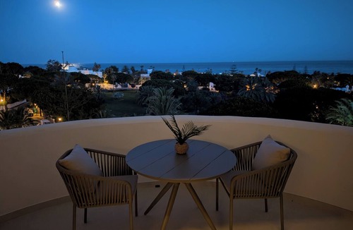 Urbanizacion Marbessa Apartment | Studio Rosé · South-facing terrace with ocean views – Marbella
