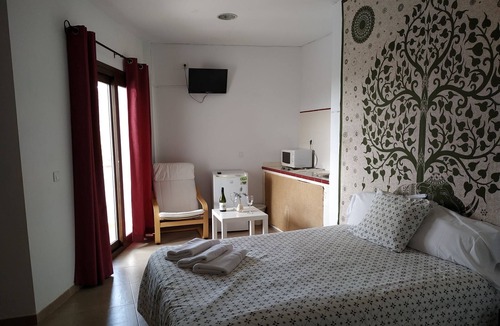 Hornachuelos Resort | Study on stream in Cañada Verde