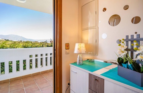 Puerto de la Duquesa Apartment | Stunning apartment in Manilva with WiFi