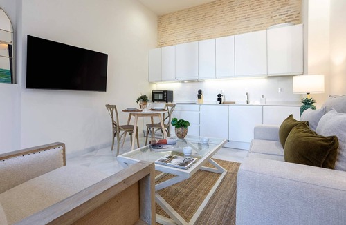 San Vicente Apartment | Stunning apt with private pool in Seville. Mendoza Rios III