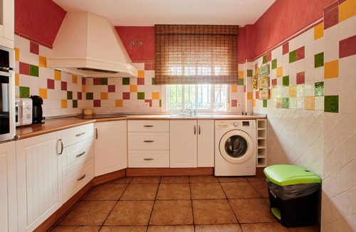 La Carlota House | Stunning home in La Carlota with WiFi