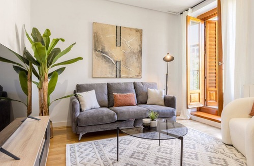 Goya Apartment | Stylish 2-Bed Apartment Near Madrid Landmarks