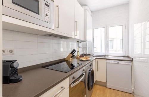 Goya Apartment | Stylish 2-Bed Apartment Near Madrid Landmarks