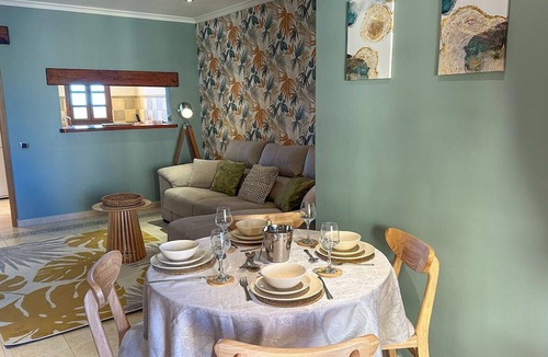 Cunas Apartment | Stylish 2 bedroom 2 bathroom apartment situated in Desert Springs Golf Resort.