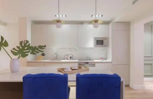 Embajadores Apartment | Stylish 4-Bedroom Apartment in the Heart of Madrid for Up to 10 Guests
