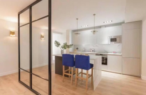 Embajadores Apartment | Stylish 4-Bedroom Apartment in the Heart of Madrid for Up to 10 Guests
