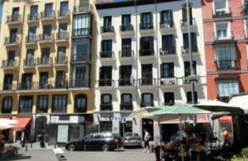 Embajadores Apartment | Stylish 4-Bedroom Apartment in the Heart of Madrid for Up to 10 Guests