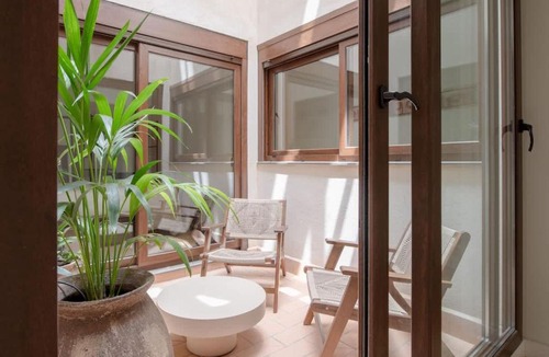 Feria Apartment | Stylish Calm Retreat - Pool - Feria Alameda Area