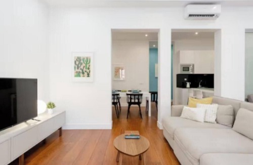 Moncloa - Arguelles Apartment | Stylish Green Retreat with Jacuzzi in the Heart of Madrid