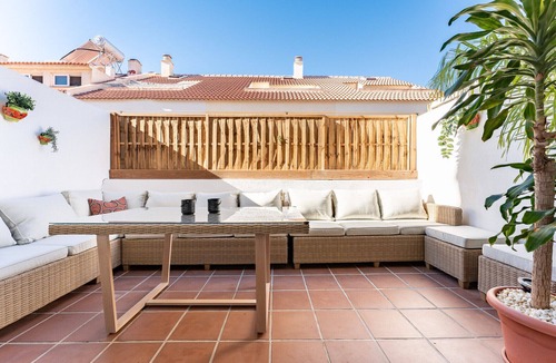 Torrequebrada Ski Chalet | Stylish Seaview Townhouse: 3BR, Pool, 4 Terraces REF030