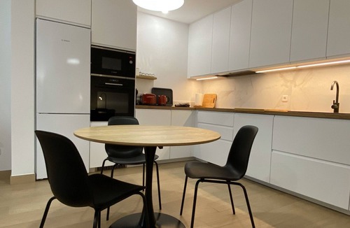 Atocha Apartment | Stylish & Spacious 60 m² Flat in Madrid Río. Seasonal Rental