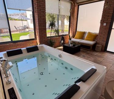 Arcos de la Frontera Villa | Suite Mirador de la Peña con Jacuzzi privado