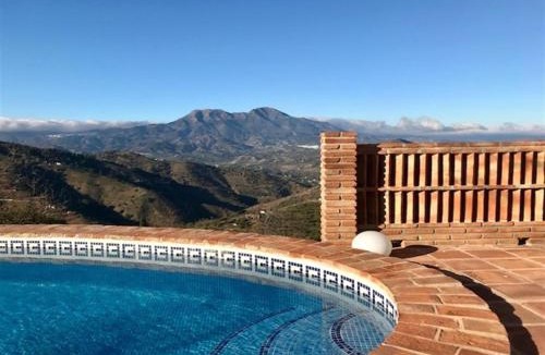 Guaro Apartment | Sunny hillside casita in Guaro