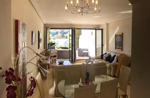 Benahavis Apartment | Superior 3BR GolfLA Apartment Minutes from Puerto Banus & Marbella