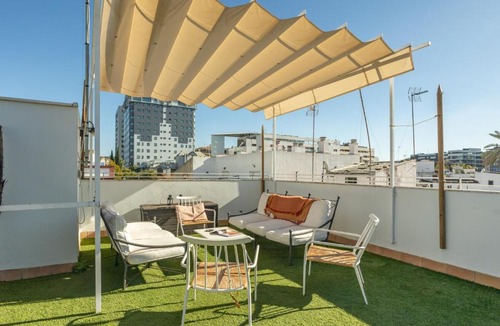 San Bernardo Apartment | Tentudia Apartments with Private Roof-Top or Patio and Free underground Parking via Car Lift -small Medium- Car By OCityzen