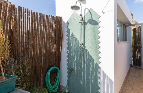 San Bernardo Apartment | Tentudia Apartments with Private Roof-Top or Patio and Free underground Parking via Car Lift -small Medium- Car By OCityzen
