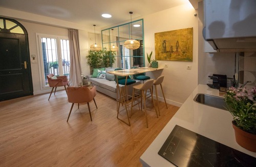 Feria Apartment | TERRACE! Awesome 2BR/2Bath Duplex in the Center near PARASOL!