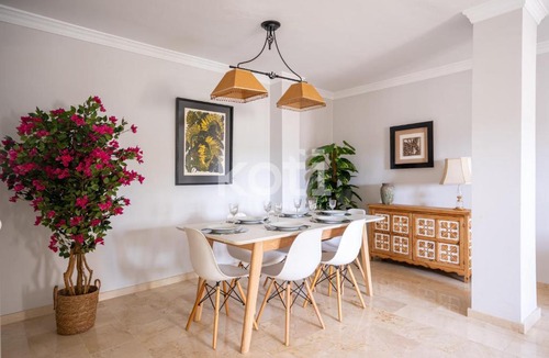 Las Lagunas Apartment | Terraza y Piscina - Koti Rentals - Ático Margarita