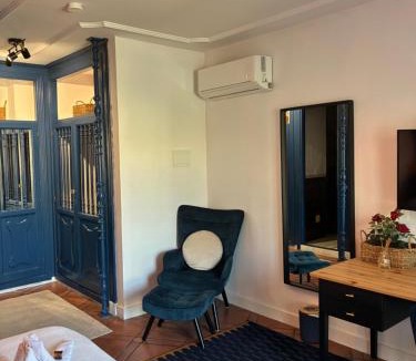 Las Lagunas House | The Blue Suite