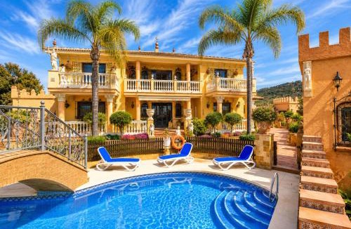 Ciudad Jardin Villa | The Castle on the Hill!