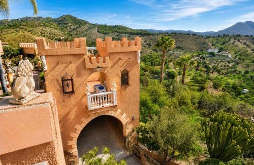 Ciudad Jardin Villa | The Castle on the Hill!
