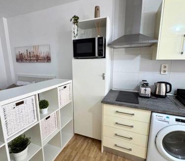 Arroyo de la Miel Apartment | The Central Modern Studio