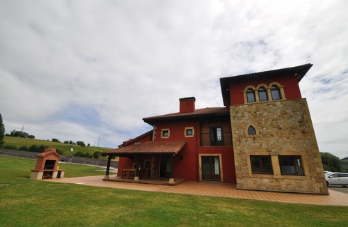 Barcena de Cicero Cottage | The Gama Tower House: A villa with its own forest near the beaches, sleeps 12