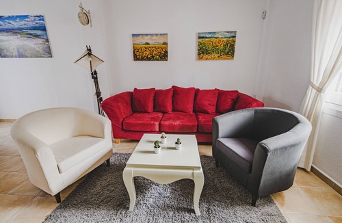 Bornos Cottage | The John Wine House is ideal for families with or without a pet.