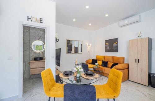Bailen-Miraflores Apartment | The Juanita Reina's Jacuzzi Apartment