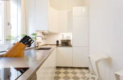 Old Town Apartment | The QUEEN's Designer Apartment by Cadiz4Rentals