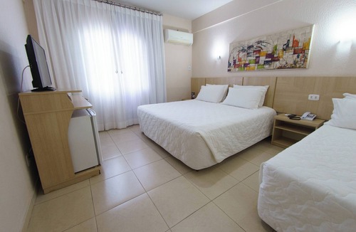 Foz do Iguacu City Centre Hotel | Three Couple Rooms | Breakfast Included | Near Iguazu Waterfalls