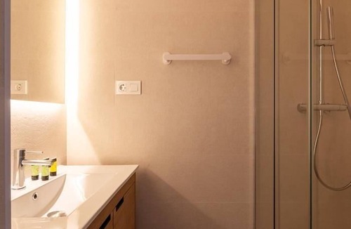 Embajadores Apartment | Tirso de Molina - 1 Bedroom with sofa bed