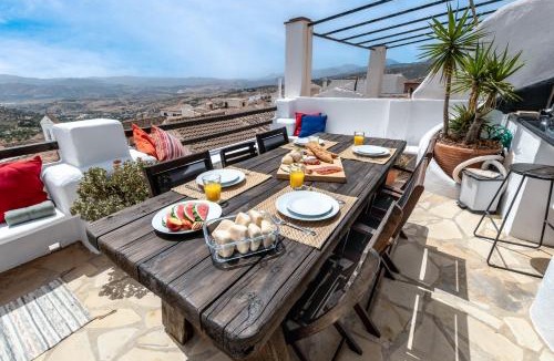 Alcaucin House | Town house with roof terrace and plunge pool