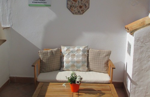 Villanueva de Algaidas Cottage | Tranquil 2 Bedroom cottage with pool, close to Lake Iznájar.