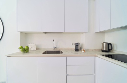 La Victoria Apartment | Tranquil Apartment in Central Málaga with Terrace, AC & Fast WiFi