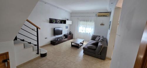 Alcala de Guadaira House | Triana house a 10 min Sevilla y cerca aeropuerto, 5 camas, sofá cama y 2 baños