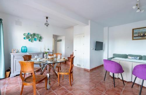 Gerena House | Tu escapada en Gerena, jardín y luz