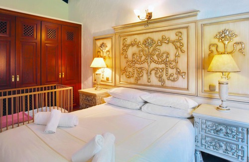 Casares Resort | Unique estate located in an enormous fenced plot with 3 properties. All private