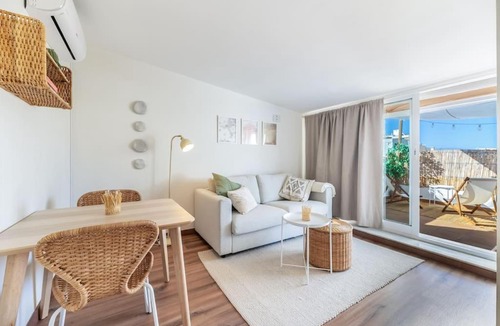 Capuchinos Apartment | Urban Charm Rooftop Apartment with Vista