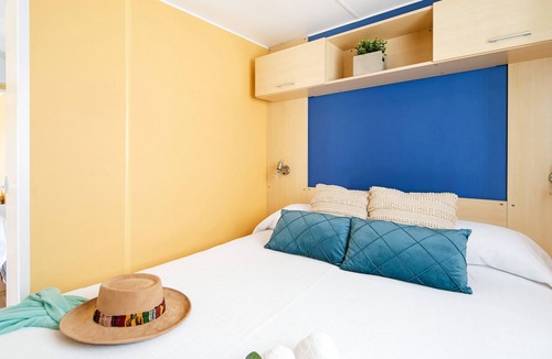 Medina-Sidonia House | Vacation Home "Bungalow La Villoria Deluxe 6" with Shared Pool, Private Terrace & Wi-Fi