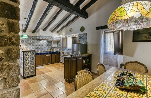 Cantallops House | Vacation Home "Can Cortada" with Mountain View, Private Terrace & Barbecue