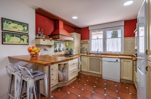 Barrio de la Vega House | Vacation Home "Casa De Nina" with Mountain View, Private Pool & Wi-Fi