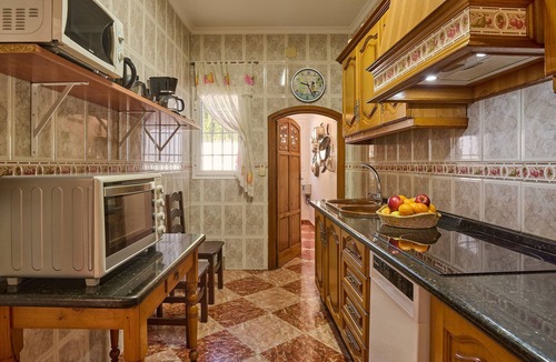 Cuevas Bajas House | Vacation Home "Casa Ángeles" with Private Pool, 2 Private Terraces & Wi-Fi