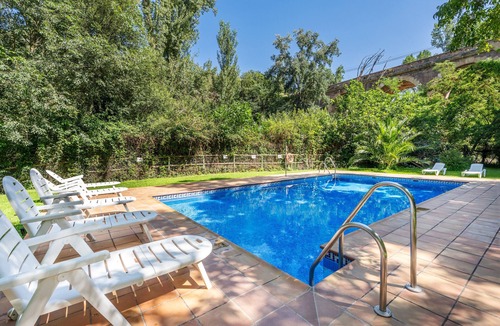 Durcal Apartment | Vacation Home "La Fuente" with Lake View, Shared Pool & Wi-Fi