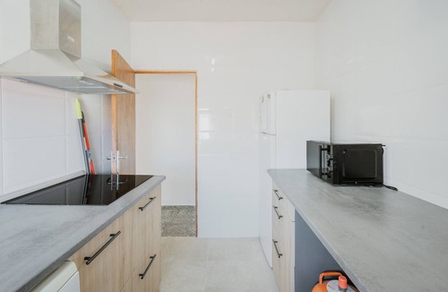 Navaluenga House | Vacation Home 'Pisito De Pueblo II' with Mountain View, Wi-Fi, and Air Conditioning
