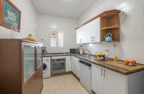 Manzanilla House | Vacation Home 'Una Casa Azul' with Private Terrace, Wi-Fi & Air Conditioning