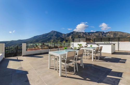 Carratraca Apartment | VALERIA HYDROMASSAGE ROOM WITH MOUNTAIN VIEWS