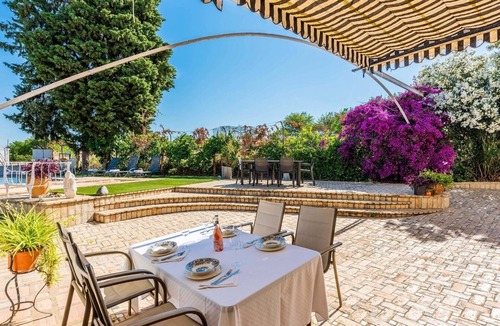 Marchena Villa | Viña Meneses La Puebla de Cazalla by Ruralidays
