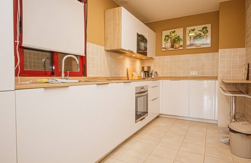 Puerto de la Duquesa Apartment | Viñedos del Mar apt J1