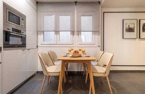 Barrio de La Latina Apartment | Vibrant 2BR Apartment in La Latina